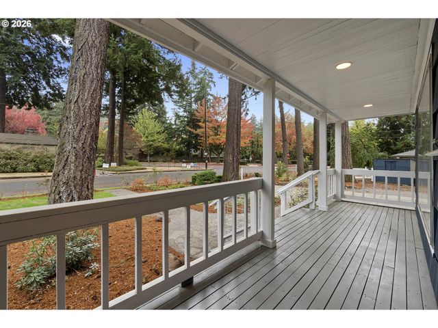9511 Ne SKIDMORE St, Portland, OR 97220