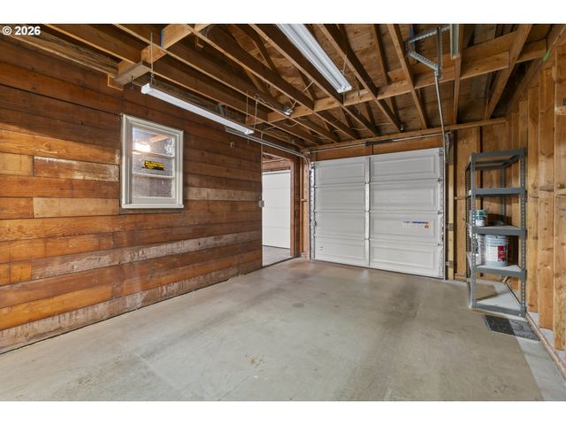 9511 Ne SKIDMORE St, Portland, OR 97220