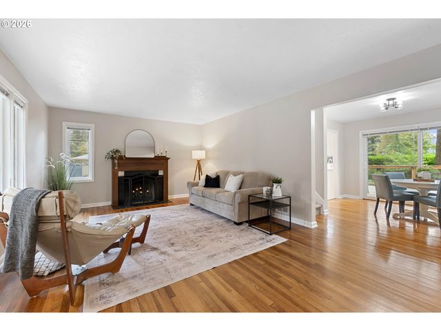 9511 Ne SKIDMORE St, Portland, OR 97220