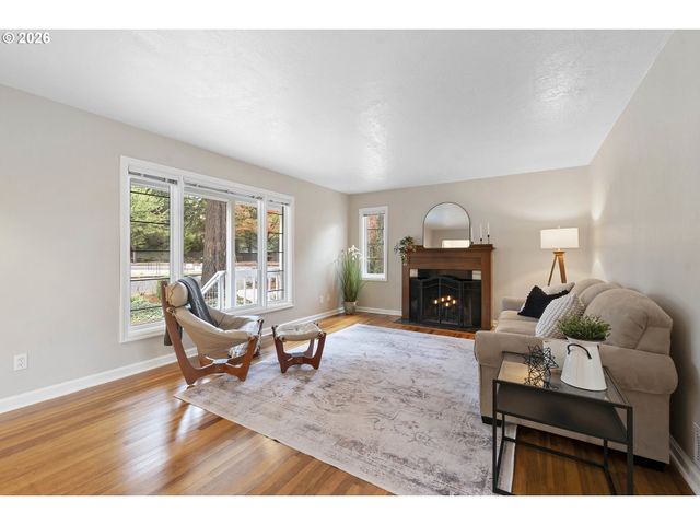 9511 Ne SKIDMORE St, Portland, OR 97220