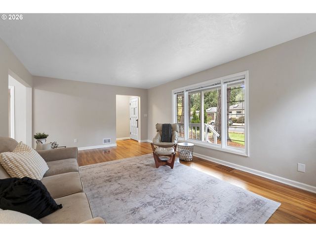 9511 Ne SKIDMORE St, Portland, OR 97220