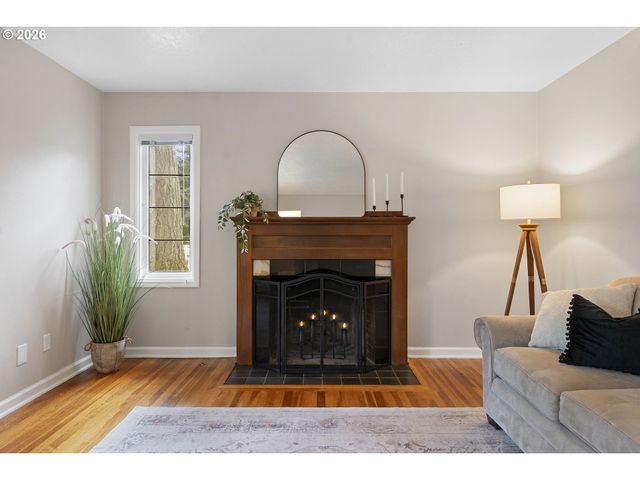 9511 Ne SKIDMORE St, Portland, OR 97220