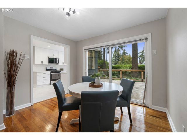 9511 Ne SKIDMORE St, Portland, OR 97220