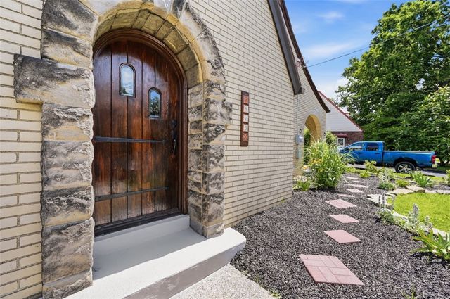813 Locust Street Ext, New Kensington, PA 15068