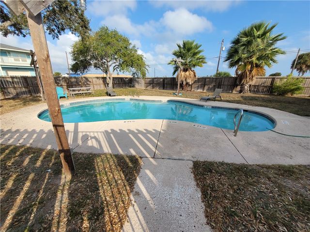 1809 Hillcrest, Rockport, TX 78382