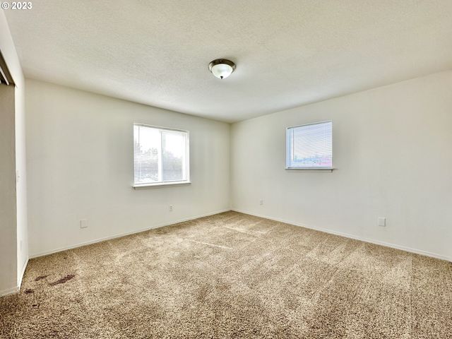 8421 Se INSLEY St, Portland, OR 97266