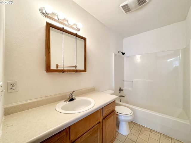 8421 Se INSLEY St, Portland, OR 97266