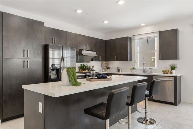 2700 41 E Chaucer E 41, Los Angeles, CA 90065