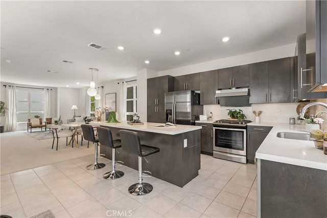 2700 41 E Chaucer E 41, Los Angeles, CA 90065