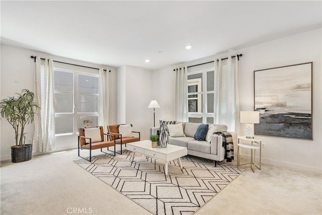 2700 41 E Chaucer E 41, Los Angeles, CA 90065