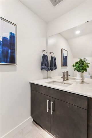 2700 41 E Chaucer E 41, Los Angeles, CA 90065