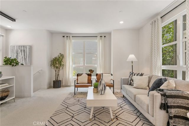 2700 41 E Chaucer E 41, Los Angeles, CA 90065