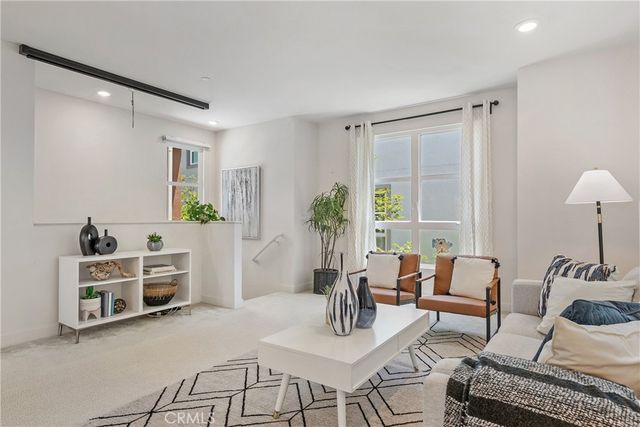 2700 41 E Chaucer E 41, Los Angeles, CA 90065