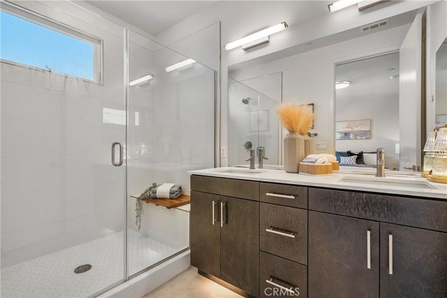 2700 41 E Chaucer E 41, Los Angeles, CA 90065