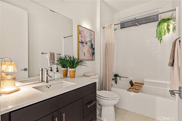 2700 41 E Chaucer E 41, Los Angeles, CA 90065