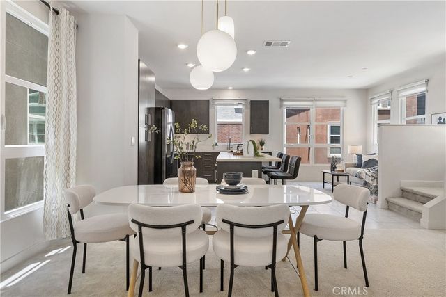 2700 41 E Chaucer E 41, Los Angeles, CA 90065