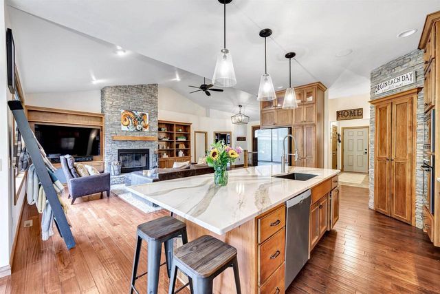1241 FOLKESTONE DRIVE, Green Bay, WI 54313
