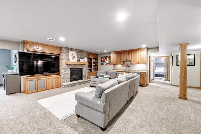 1241 FOLKESTONE DRIVE, Green Bay, WI 54313