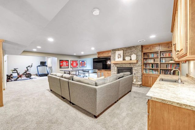 1241 FOLKESTONE DRIVE, Green Bay, WI 54313