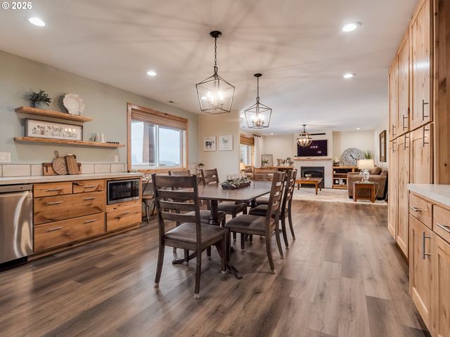 36211 Se WILDCAT MOUNTAIN Dr, Eagle Creek, OR 97022