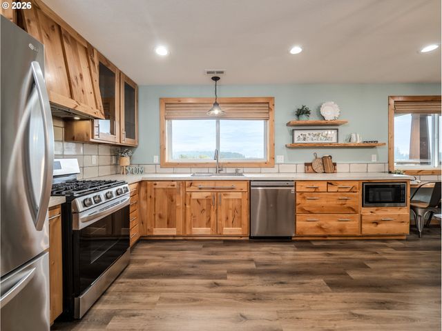 36211 Se WILDCAT MOUNTAIN Dr, Eagle Creek, OR 97022