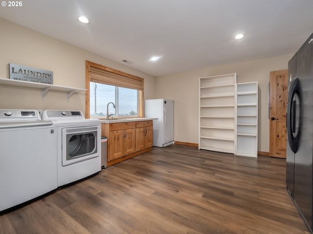 36211 Se WILDCAT MOUNTAIN Dr, Eagle Creek, OR 97022