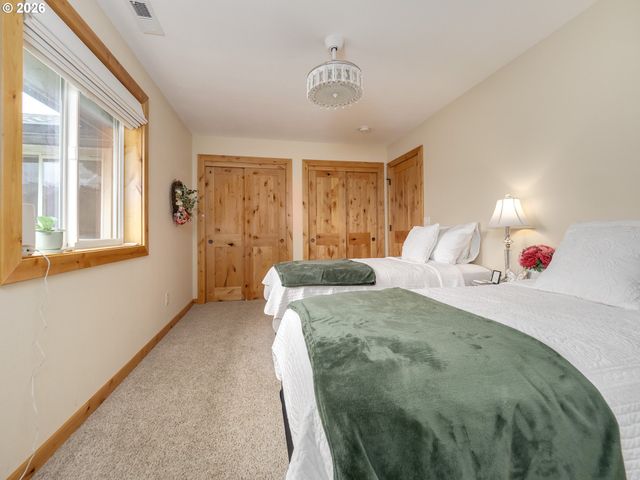 36211 Se WILDCAT MOUNTAIN Dr, Eagle Creek, OR 97022