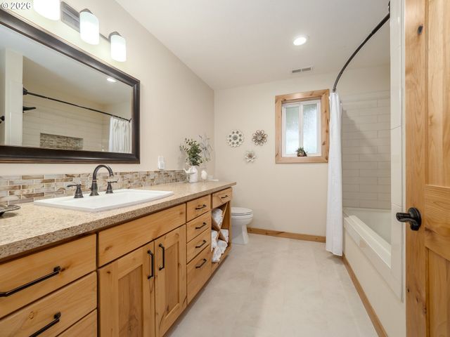 36211 Se WILDCAT MOUNTAIN Dr, Eagle Creek, OR 97022