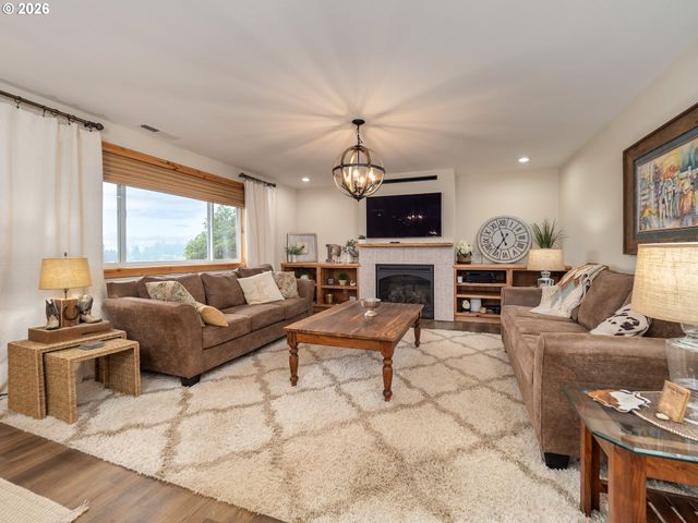 36211 Se WILDCAT MOUNTAIN Dr, Eagle Creek, OR 97022