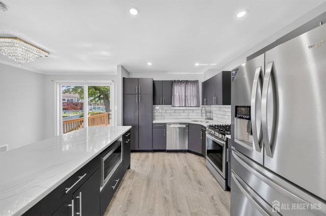 17 Wedgewood Drive, Carteret, NJ 07008