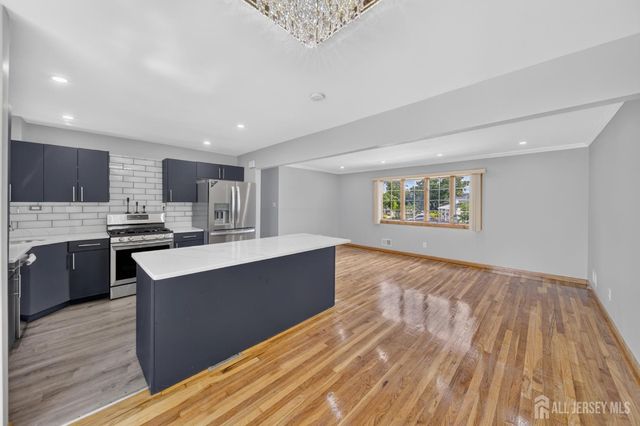 17 Wedgewood Drive, Carteret, NJ 07008