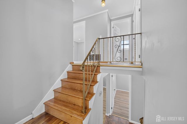 17 Wedgewood Drive, Carteret, NJ 07008