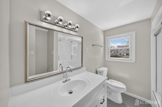 17 Wedgewood Drive, Carteret, NJ 07008