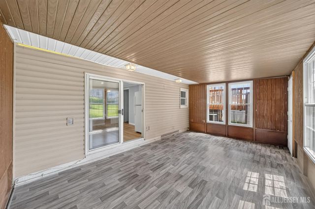 17 Wedgewood Drive, Carteret, NJ 07008