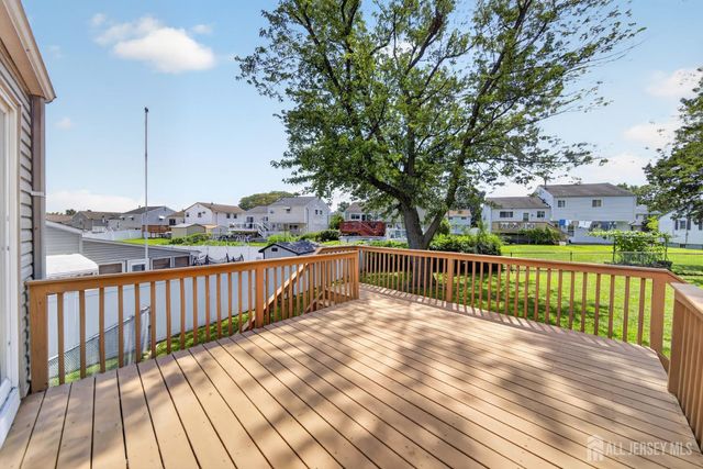 17 Wedgewood Drive, Carteret, NJ 07008