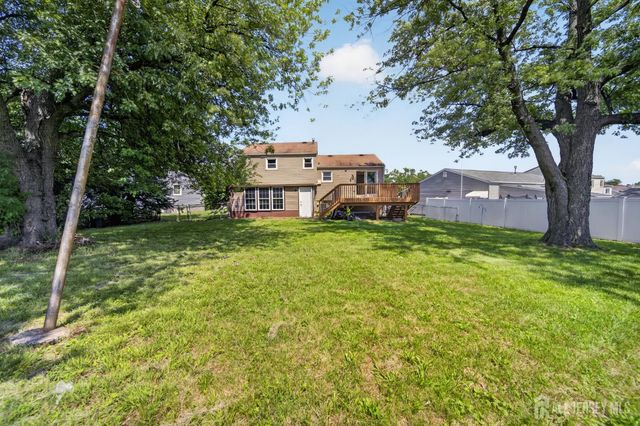 17 Wedgewood Drive, Carteret, NJ 07008