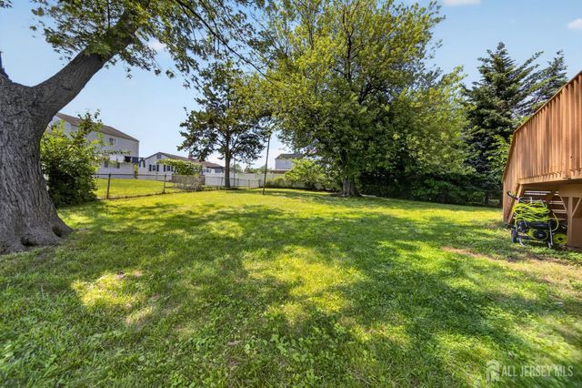 17 Wedgewood Drive, Carteret, NJ 07008