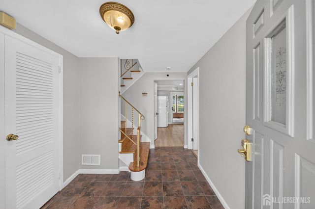 17 Wedgewood Drive, Carteret, NJ 07008