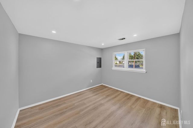17 Wedgewood Drive, Carteret, NJ 07008