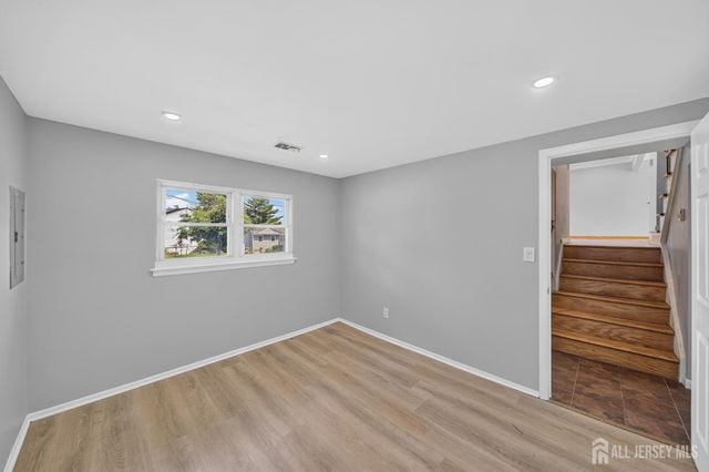 17 Wedgewood Drive, Carteret, NJ 07008