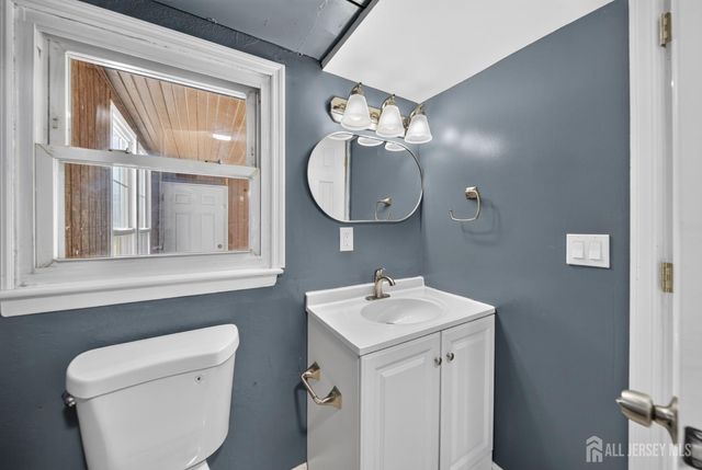 17 Wedgewood Drive, Carteret, NJ 07008