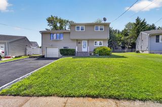 17 Wedgewood Drive, Carteret, NJ 07008