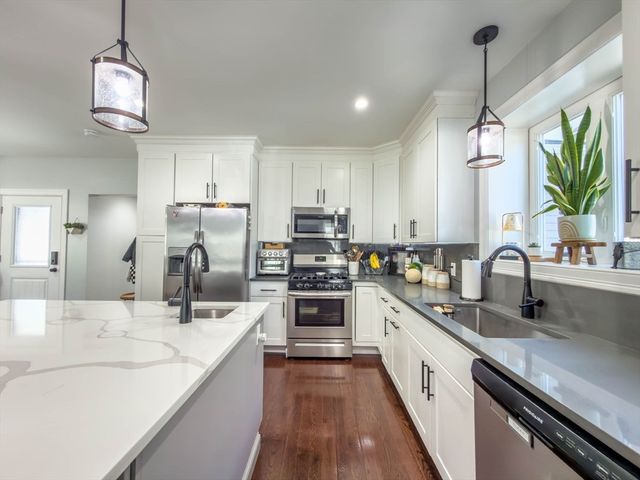 212 Main St, Fairhaven, MA 02719