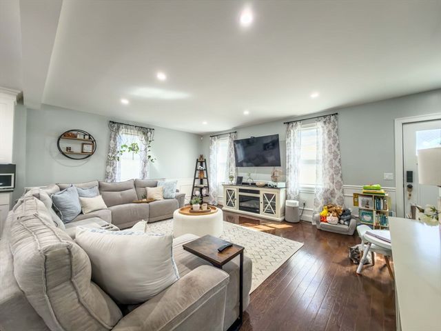 212 Main St, Fairhaven, MA 02719