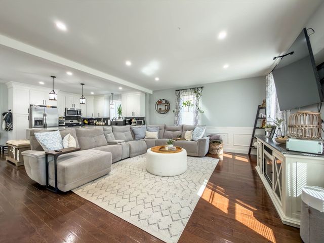 212 Main St, Fairhaven, MA 02719