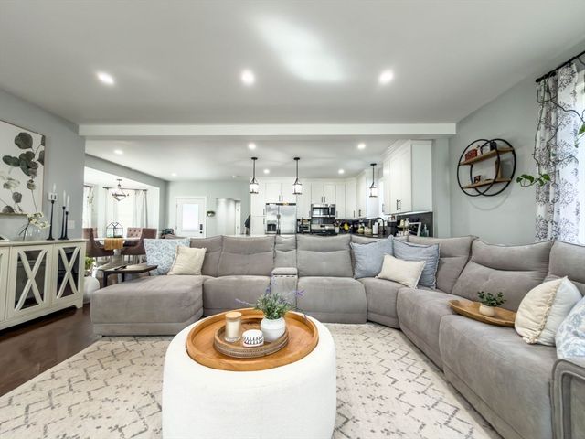 212 Main St, Fairhaven, MA 02719