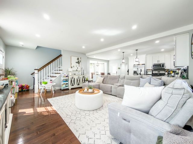 212 Main St, Fairhaven, MA 02719