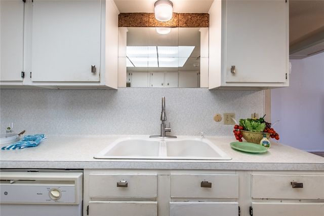 3609 Capri Dr, Corpus Christi, TX 78415