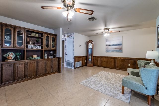 3609 Capri Dr, Corpus Christi, TX 78415