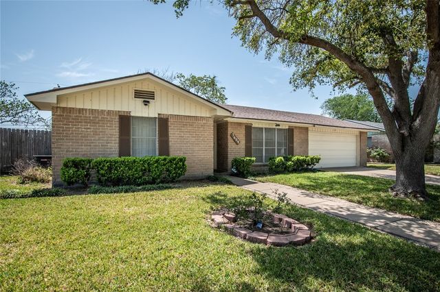 3609 Capri Dr, Corpus Christi, TX 78415
